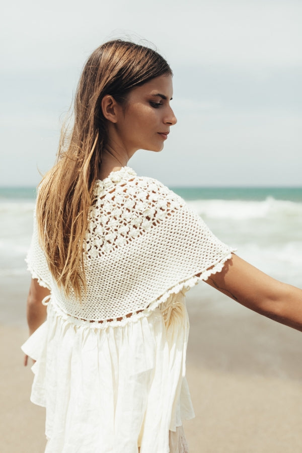 Innika Choo Hand Crochet Collar Top - Paue Würful Cream - Supernomad -  Supernomad